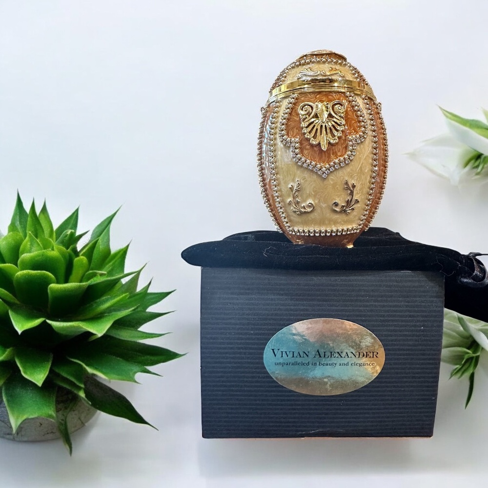 ๐ฅ SOLD!!! ๐ฅ Vivian Alexander Dynasty Vintage Egg Clutch/Bag *FIRM* - Picture 3 of 6